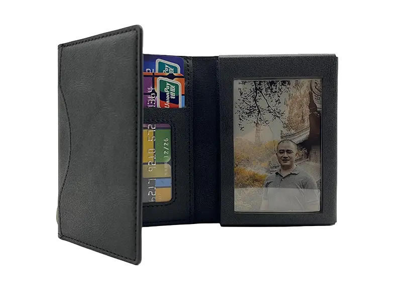 The Future of Personal Carry Introducing the E-Ink Smart Wallet (4)
